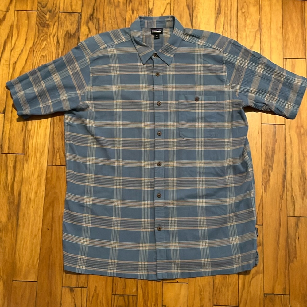 Like New Patagonia Men’s XXL Organic Cotton Button Up Shirt.